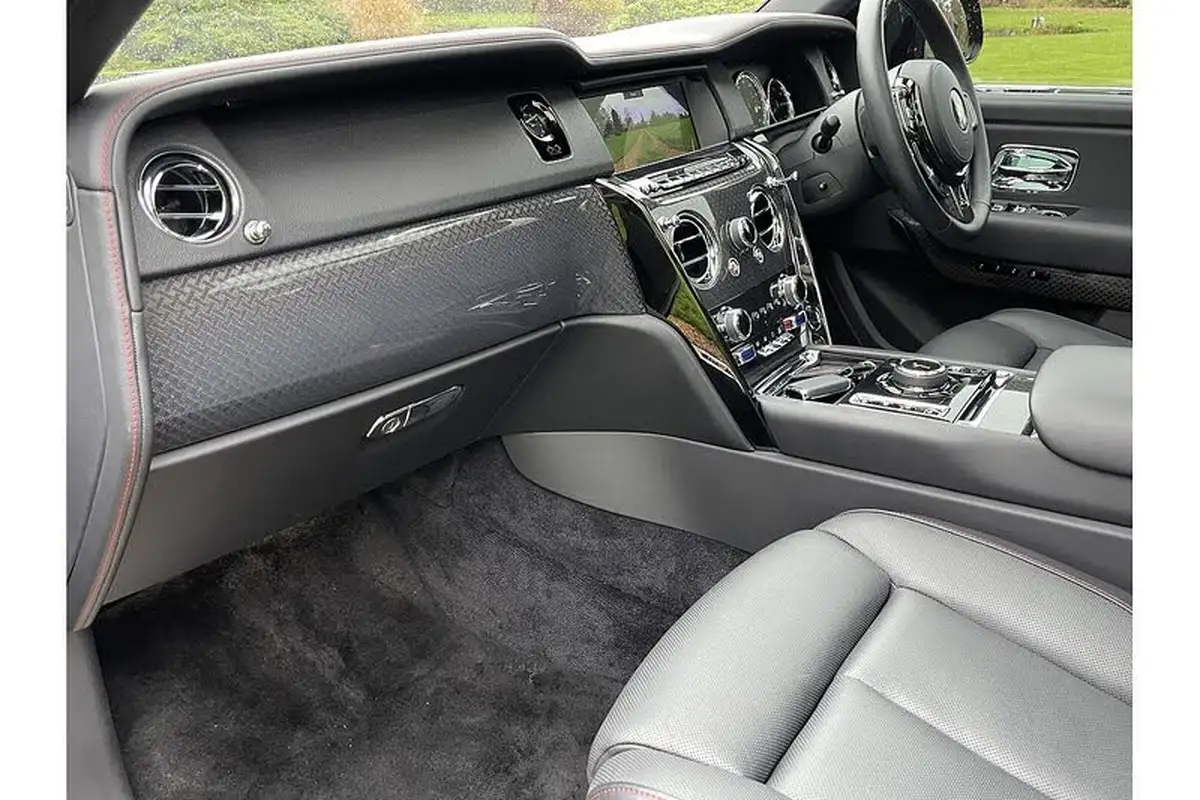 2023-rolls-royce-cullinan-675-black-badge-big-18