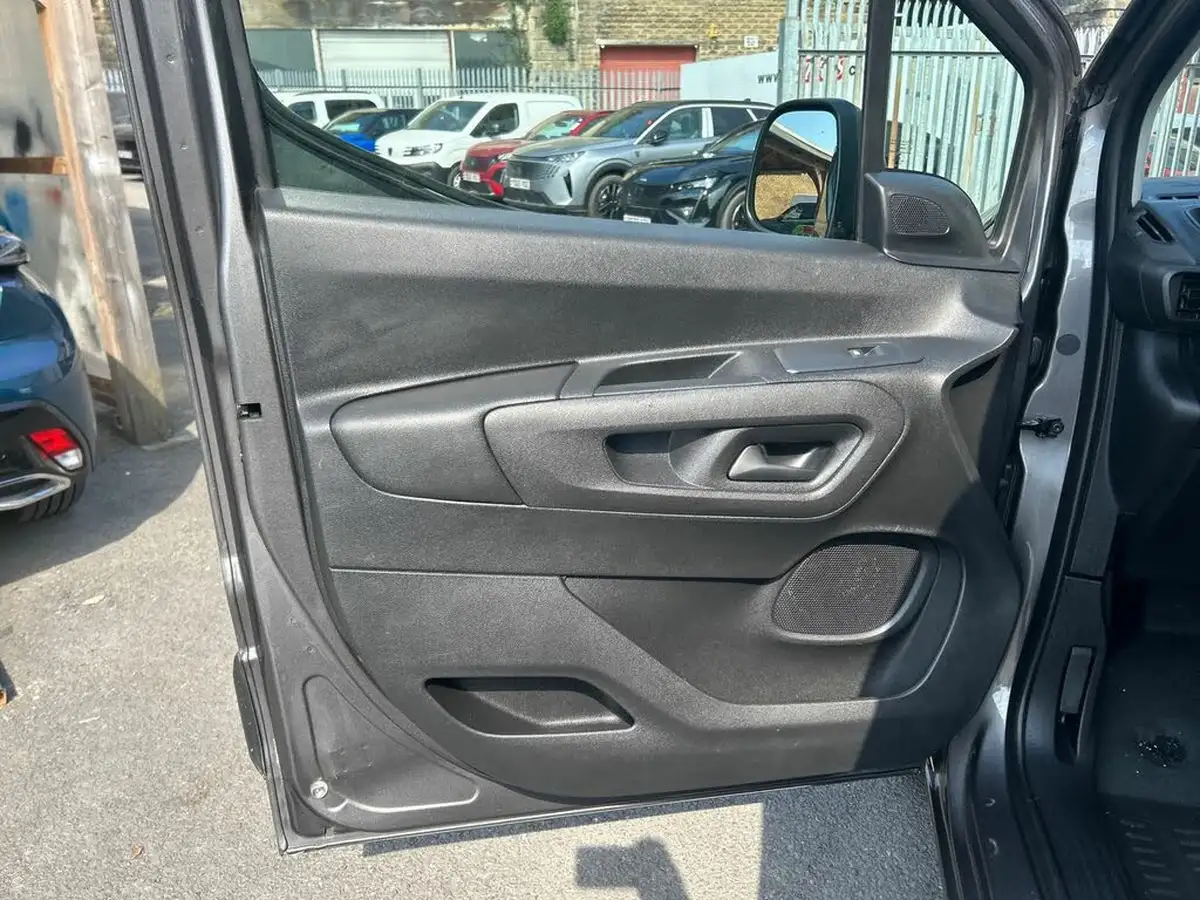 2022-peugeot-partner-15-bluehdi-1000-professional-premium-100pseu6d-big-26