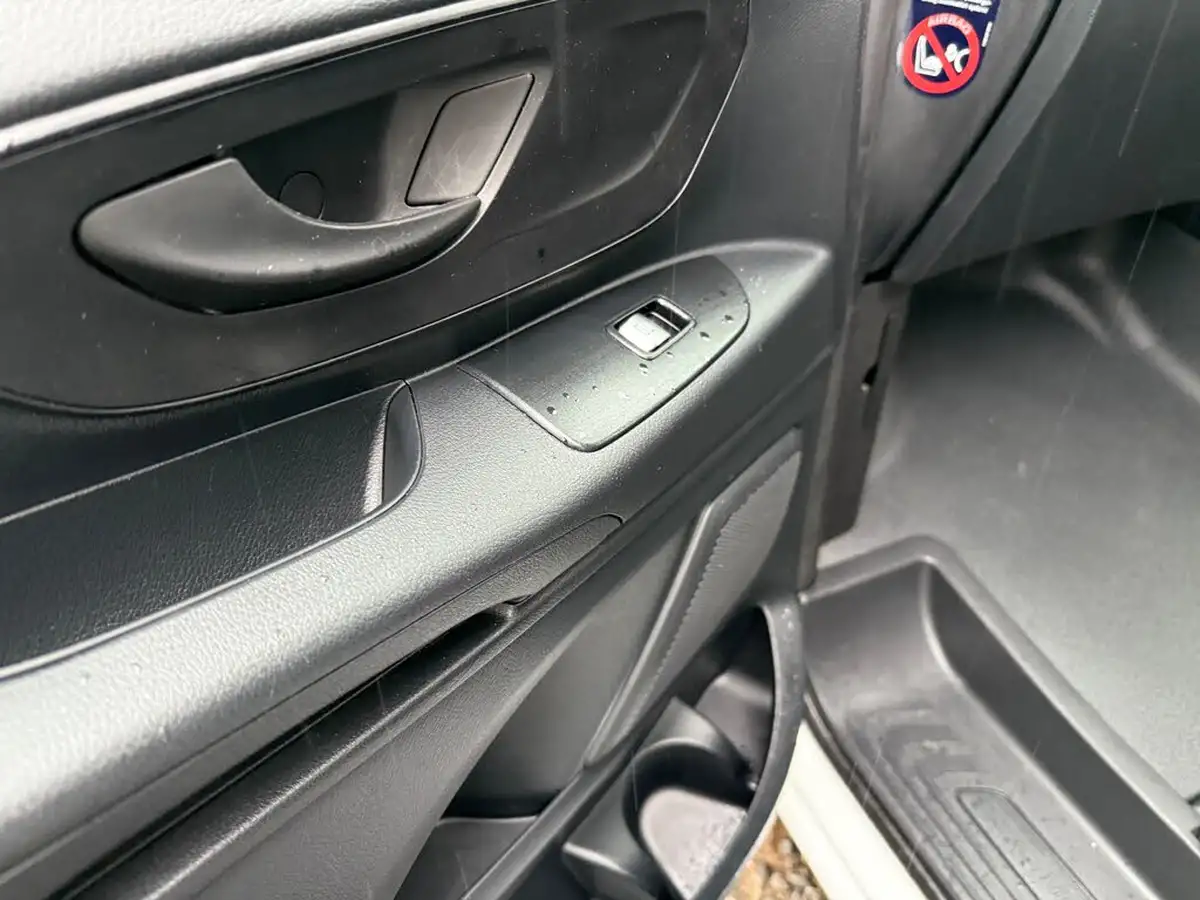 2021-mercedes-benz-vito-20cdi-114-progressive-l2-134bhpeu6dt-panel-1749cc-9g-tronic-big-22