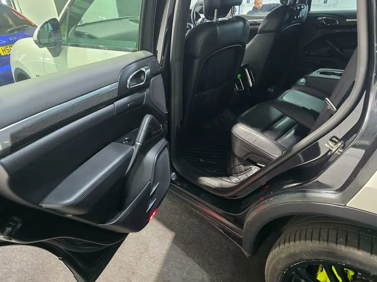 2015-porsche-cayenne-30-s-e-hybrid-big-18