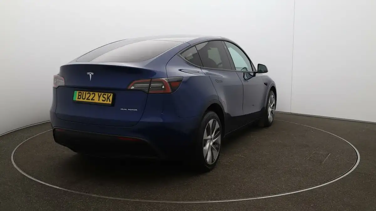 2022-tesla-model-y-e-long-range-big-53