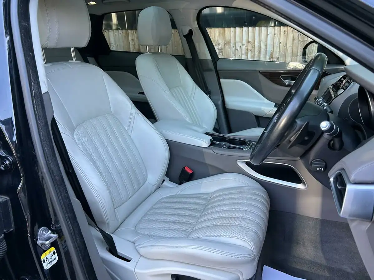 2016-jaguar-f-pace-20-i4d-portfolio-awd-auto-big-2