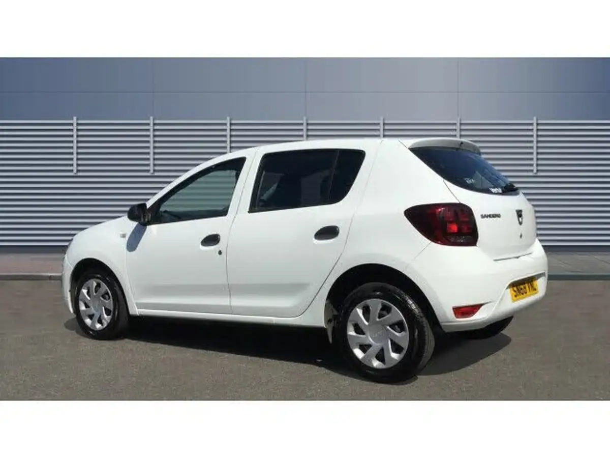 2018-dacia-sandero-10-sce-essential-big-1