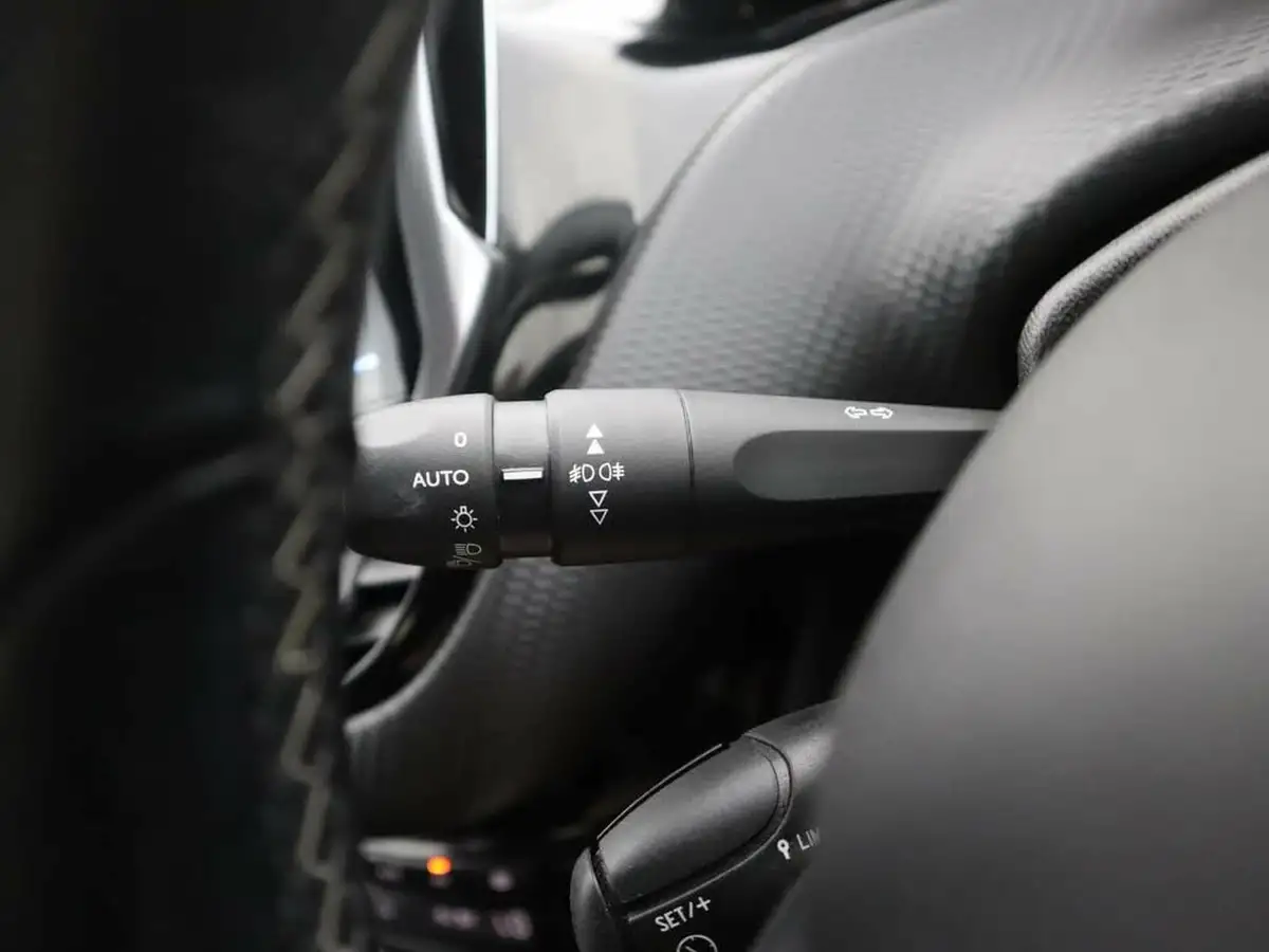 2019-peugeot-208-12-puretech-tech-edition-82bhp-big-29