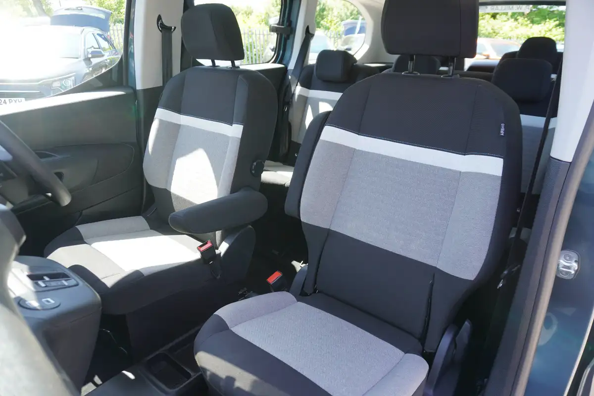 2024-citroen-berlingo-e-plus-xl-size-big-25