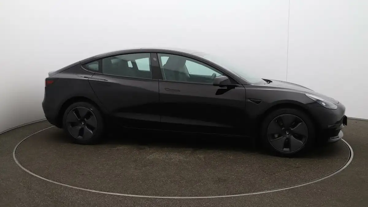 2022-tesla-model-3-e-long-range-big-47