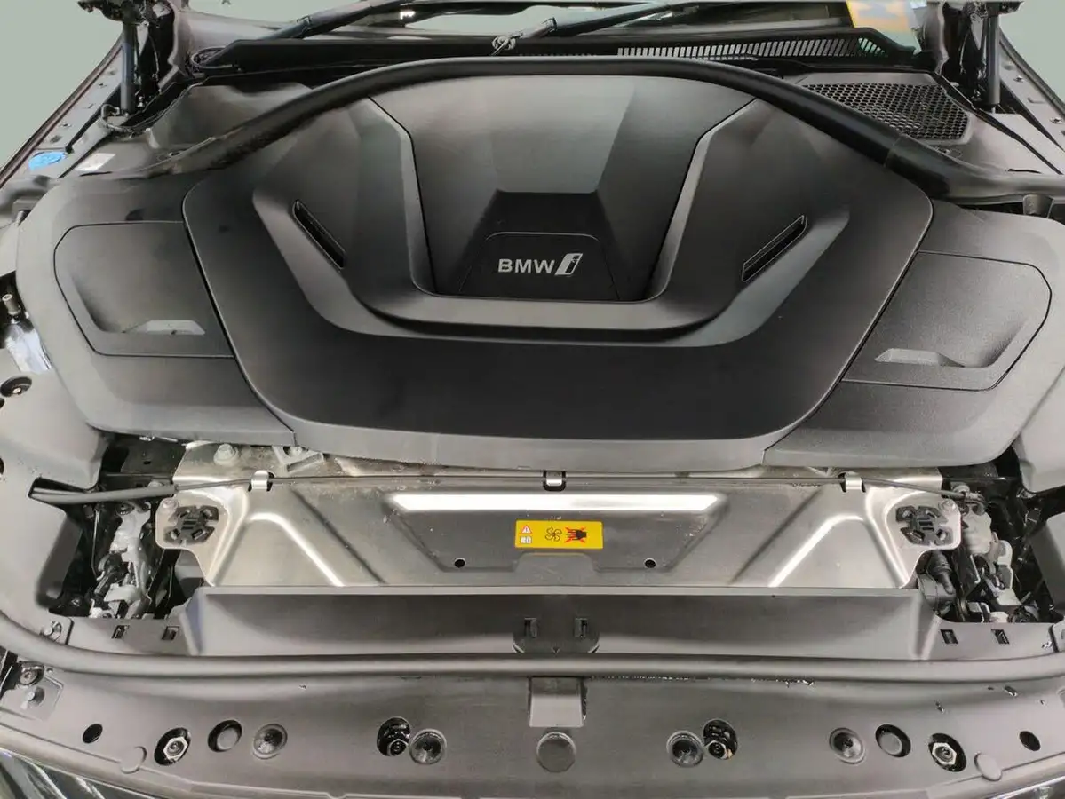 2022-bmw-i4-e-edrive40-m-sport-big-40
