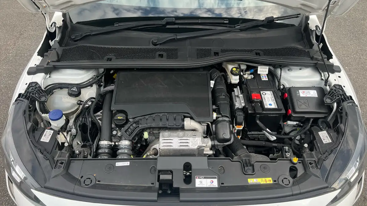 2022-peugeot-208-12-puretech-allure-premium-100bhp-big-17