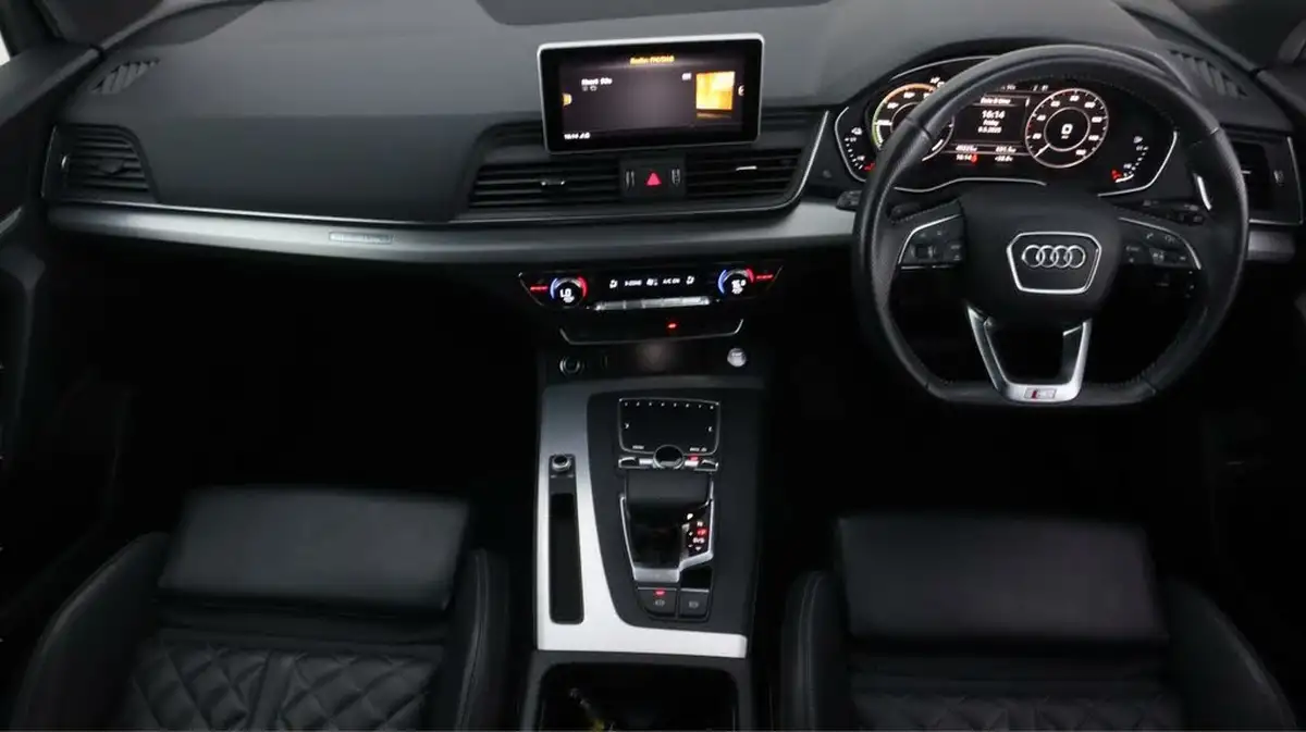 2020-audi-q5-20-55-tfsi-e-s-line-competition-big-13