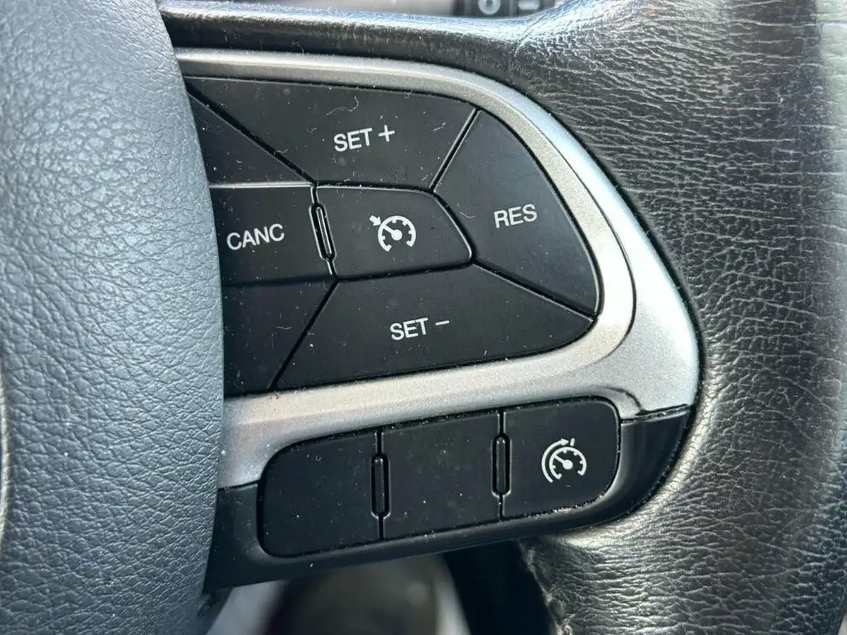 2015-jeep-renegade-14-multiair-ii-longitude-big-33