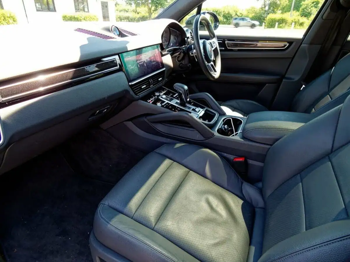 2018-porsche-cayenne-30-v6-e-hybrid-big-27