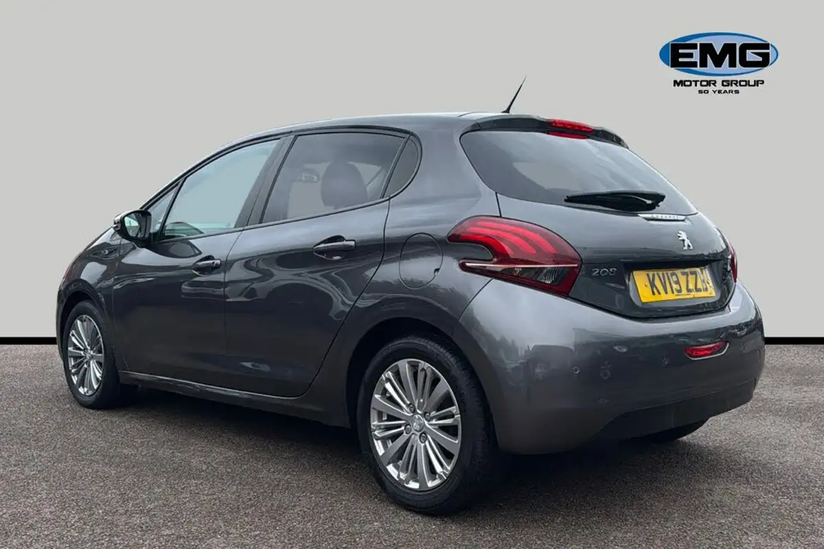2019-peugeot-208-12-puretech-signature-big-3