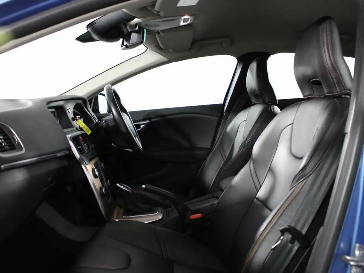 2015-volvo-v40-16td-d2-cross-country-lux-powershift-big-10