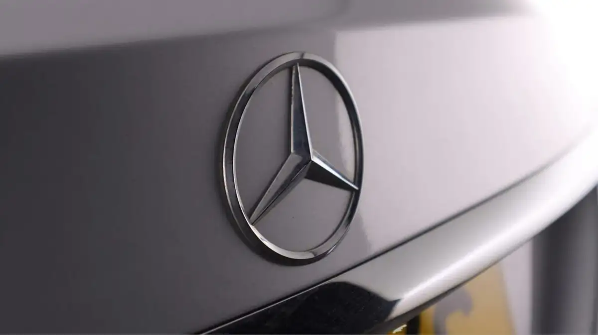 2019-mercedes-benz-c-class-20d-c300d-amg-line-245ps-ss-saloon-4d-big-18