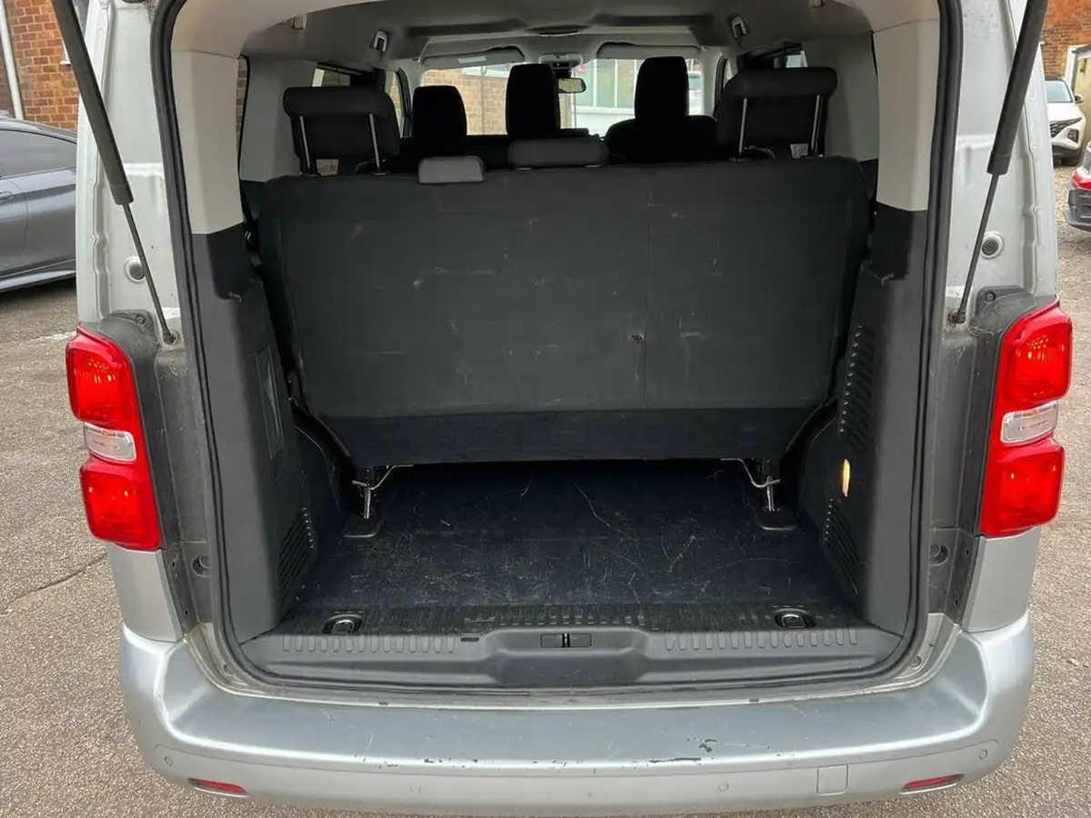 2019-citroen-spacetourer-15bluehdi-business-m-big-32