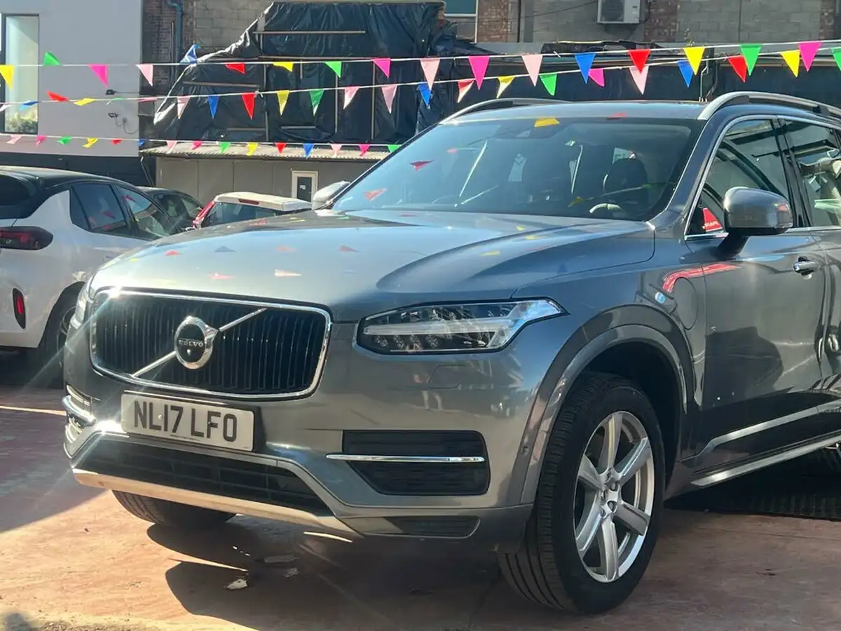 2017-volvo-xc90-20-t8-momentum-momentum-hybrid-auto-big-15