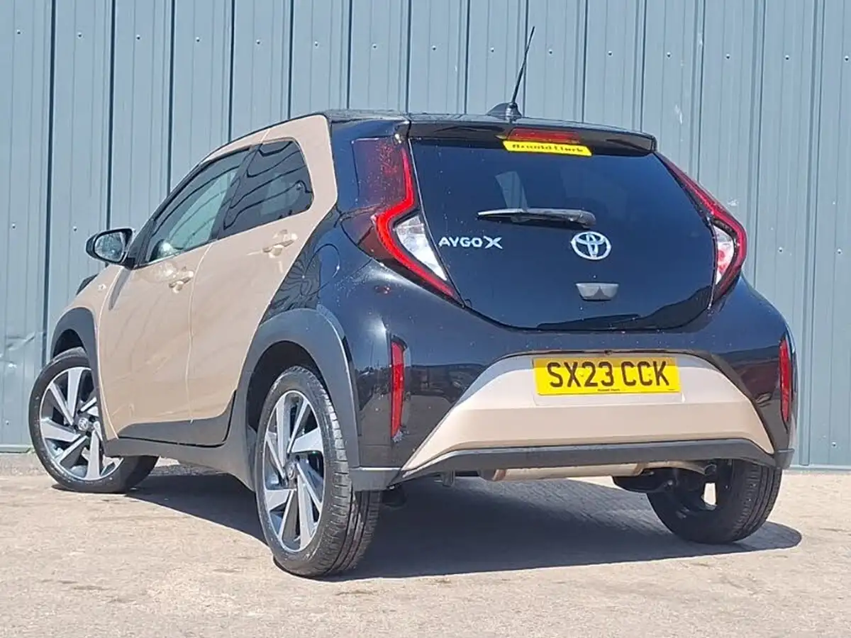 2023-toyota-aygo-x-10-vvt-i-edge-big-1