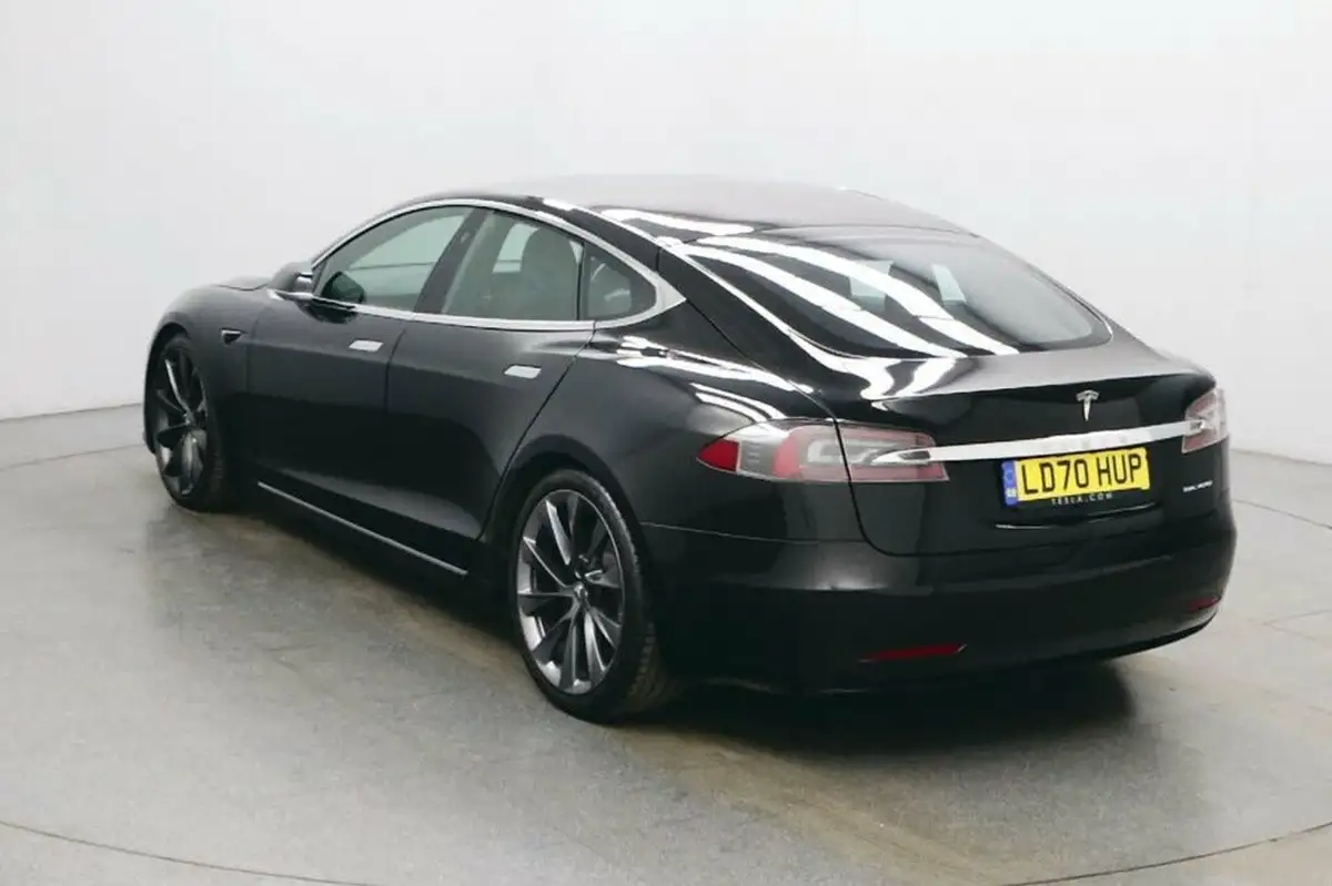 2020-tesla-model-s-e-long-range-big-4