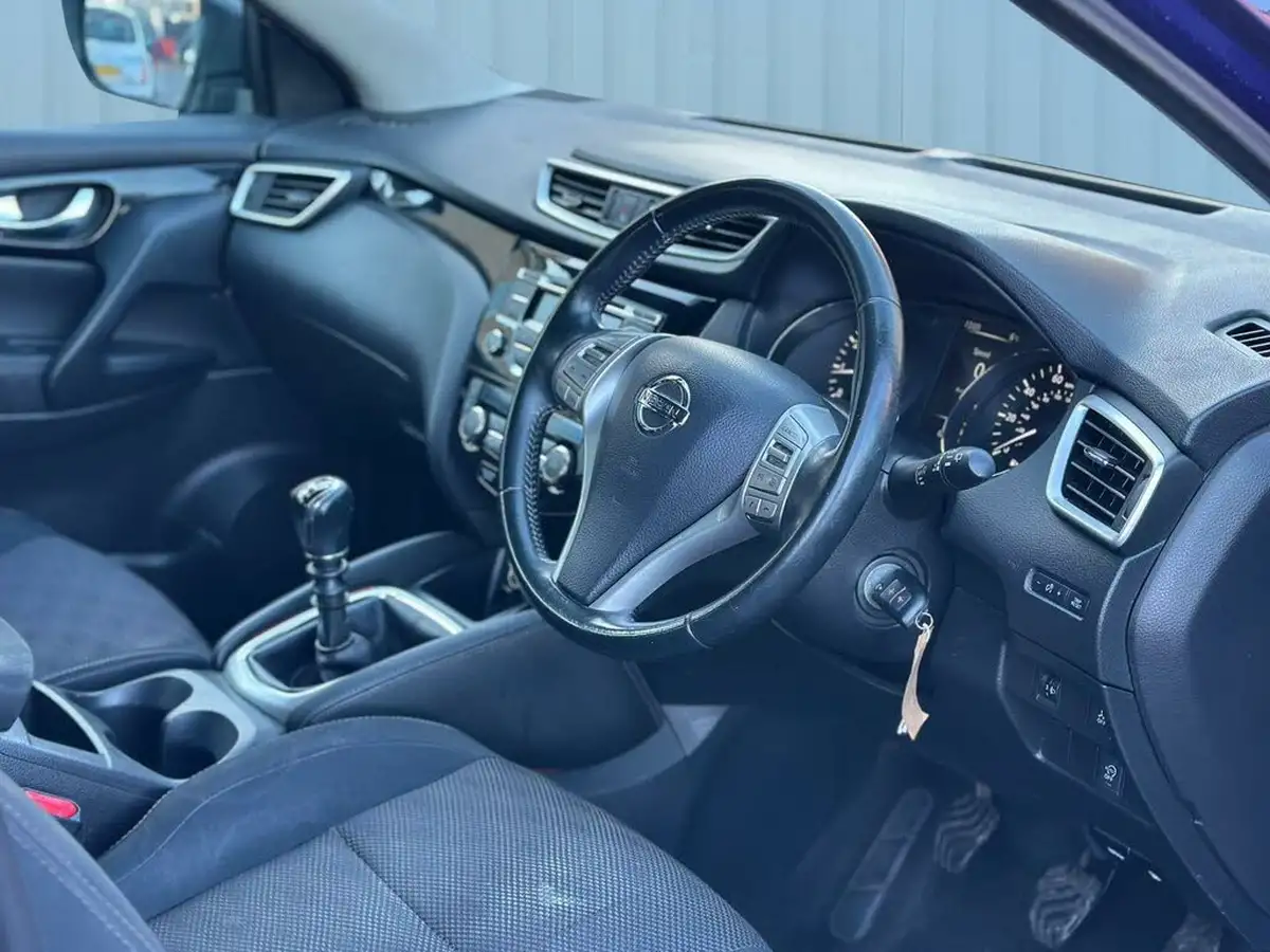 2014-nissan-qashqai-12-acenta-big-46