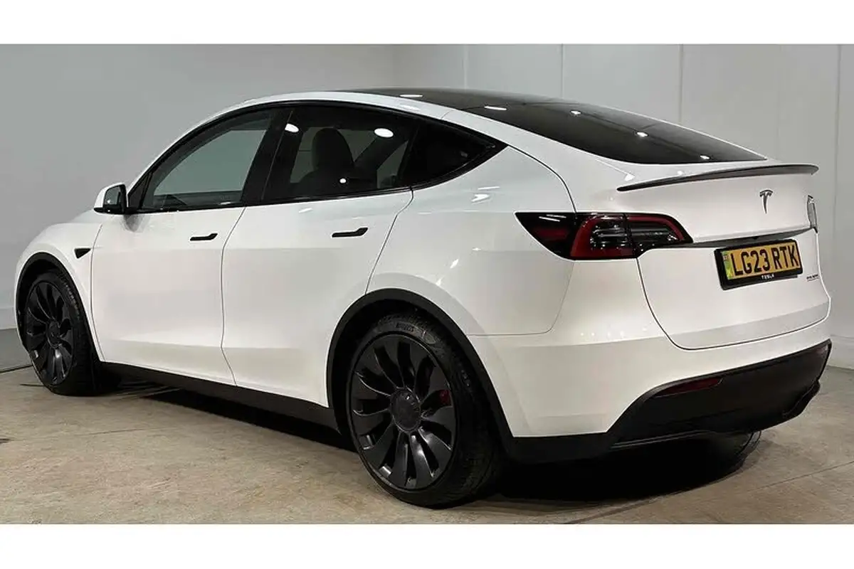 2023-tesla-model-y-e-performance-big-5