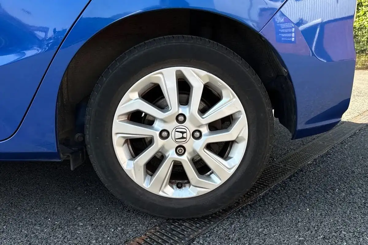 2019-honda-jazz-13-i-vtec-se-cvt-big-12