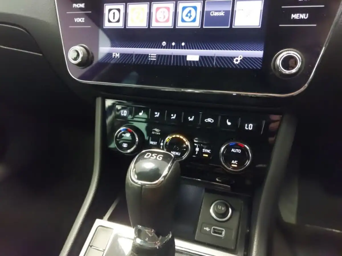 2020-skoda-superb-20tdi-se-l-150ps-estate-dsg-big-16