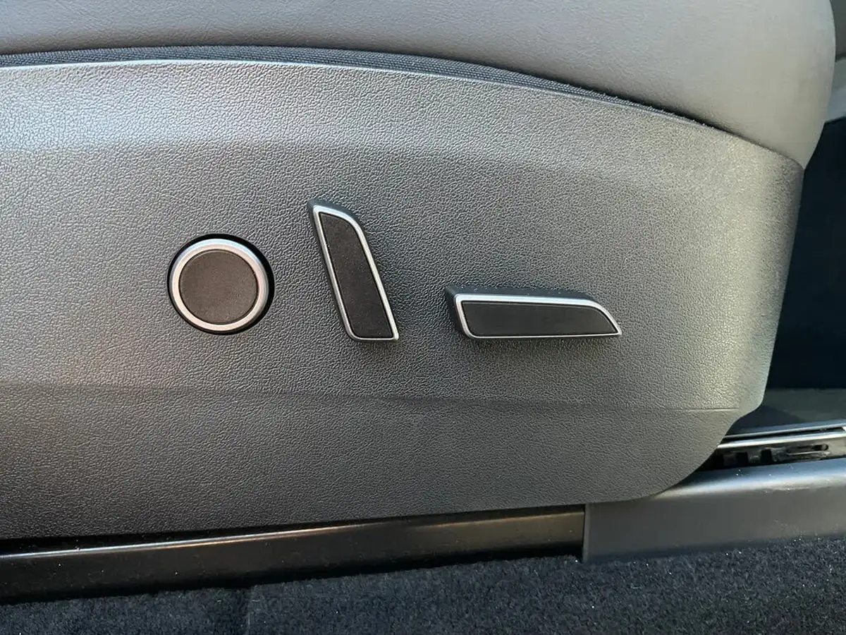 2023-tesla-model-y-e-long-range-big-33