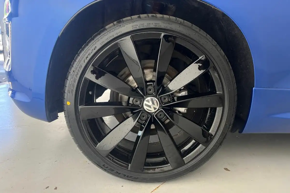 2015-volkswagen-scirocco-20tdi-r-line-184ps-big-21