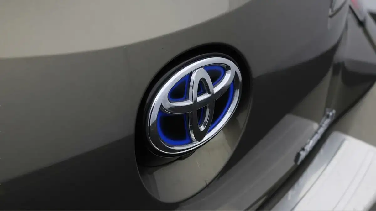 2022-toyota-corolla-18-vvt-i-excel-120bhp-trk-hatchback-big-19