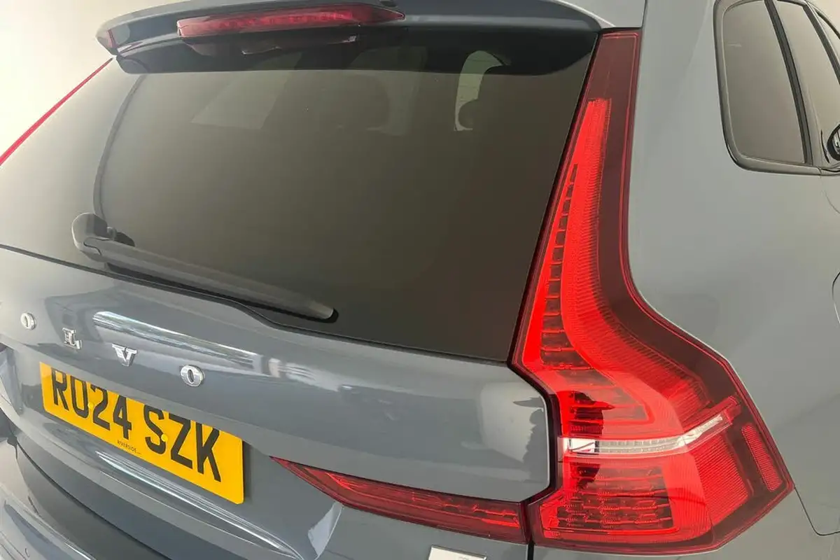 2024-volvo-xc60-20-b5-plus-big-19