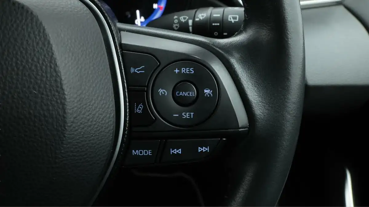 2021-toyota-corolla-18-vvt-i-icon-tech-trk-hatchback-5d-big-26