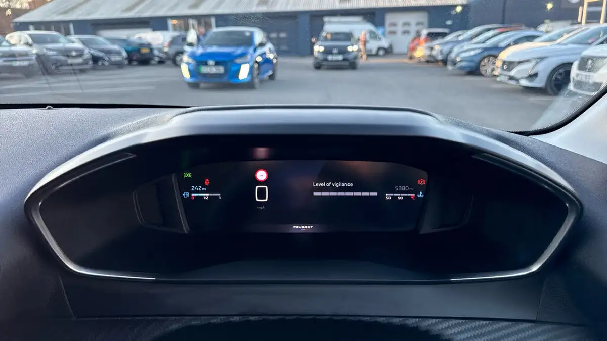 2024-peugeot-208-12-puretech-allure-big-12