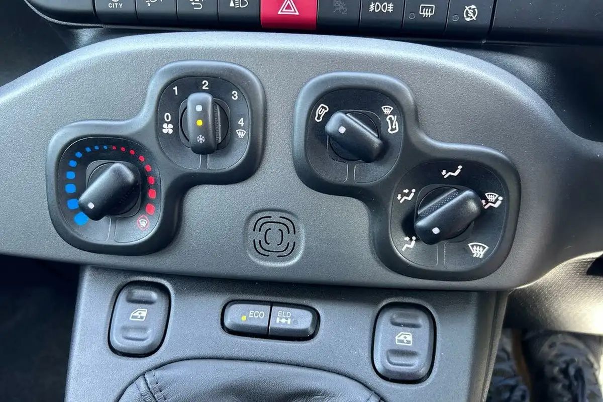2020-fiat-panda-09-waze-4x4-big-13