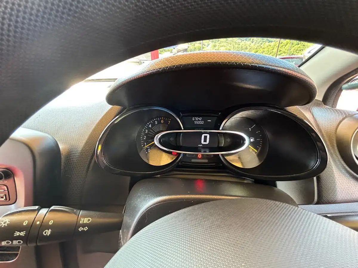 2014-renault-clio-12-expression-big-28