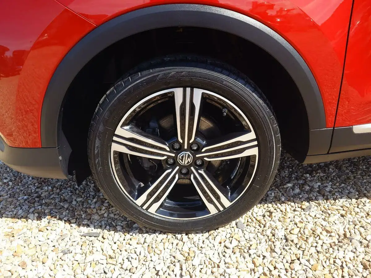 2020-mg-zs-suv-10t-gdi-exclusive-111ps-big-10