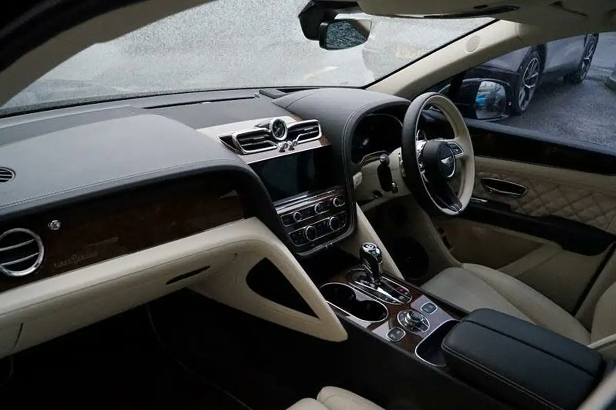 2019-bentley-bentayga-40-v8-big-32