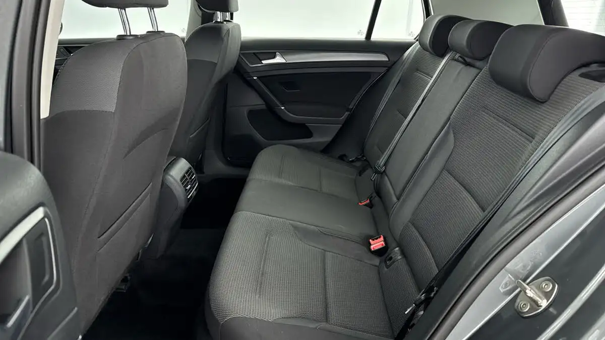 2019-volkswagen-golf-e-e-golf-big-13