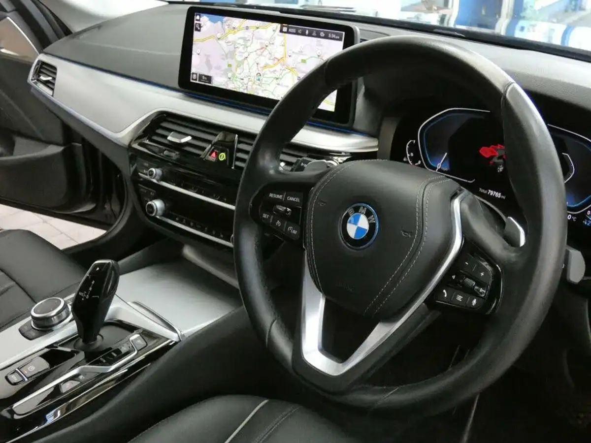 2022-bmw-5-series-20-530e-se-touring-5d-big-53