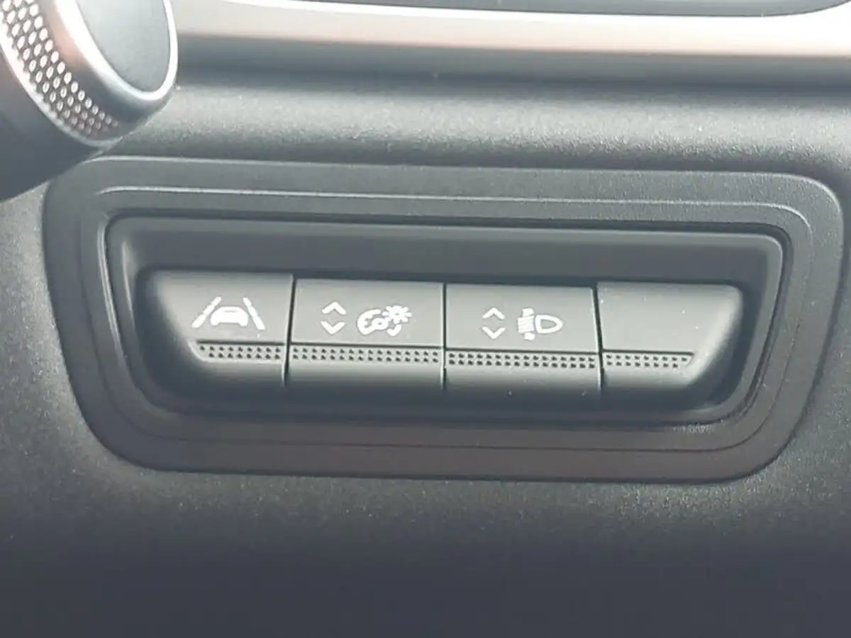 2021-renault-captur-10-tce-iconic-90ps-big-18