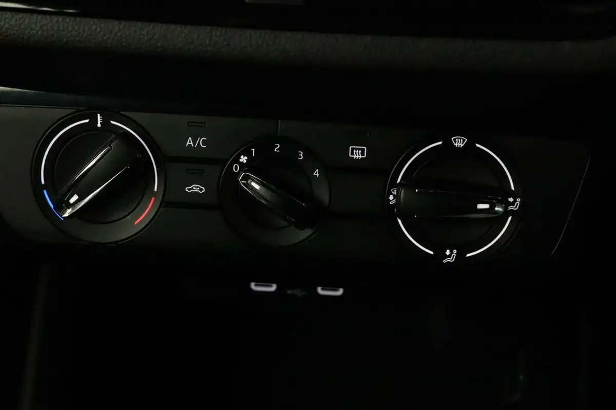 2024-skoda-fabia-10-tsi-se-comfort-116ps-big-22