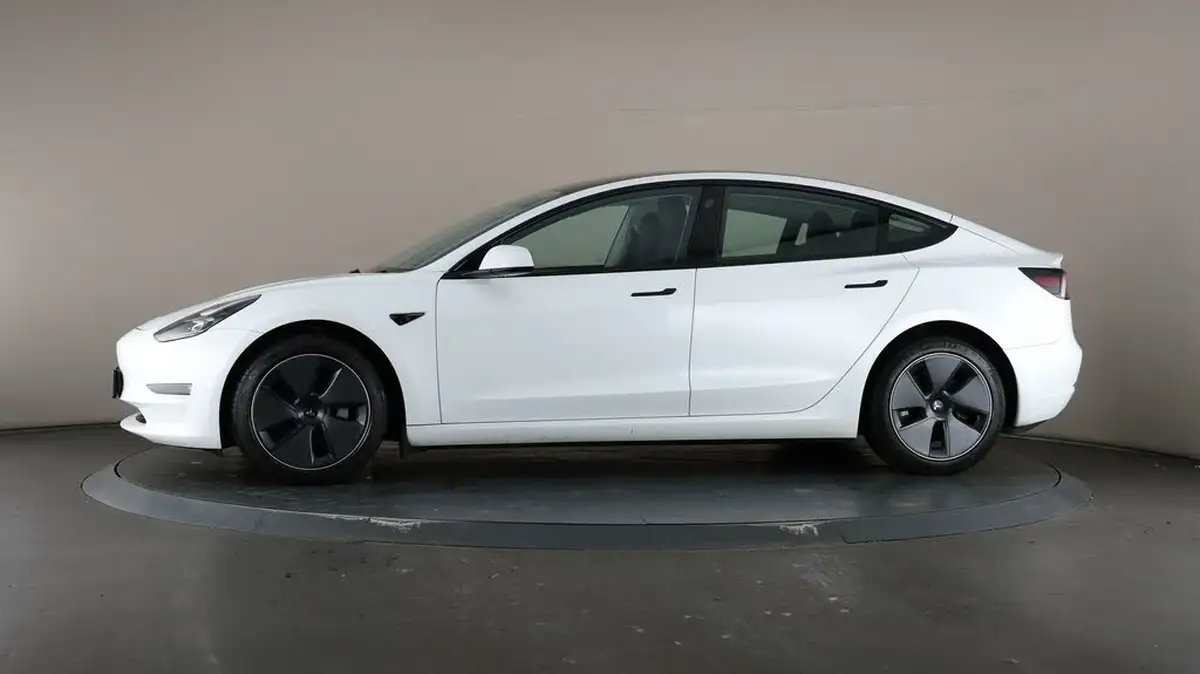 2021-tesla-model-3-e-long-range-awd-big-37
