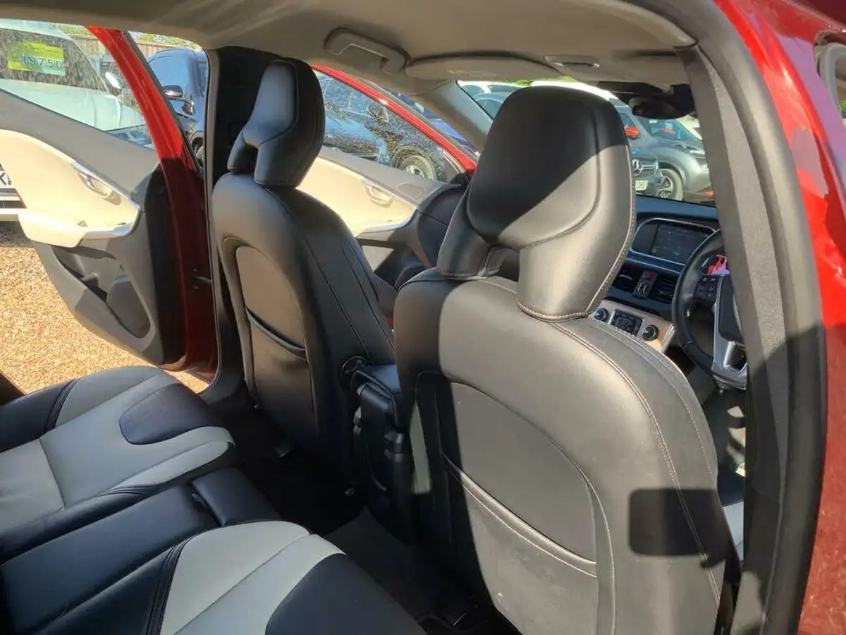 2015-volvo-v40-20td-d2-cross-country-lux-nav-geartronic-big-41