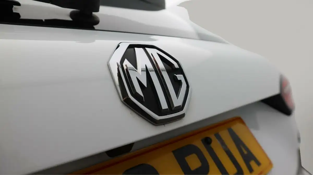 2022-mg-hs-15t-gdi-exclusive-162ps-big-22