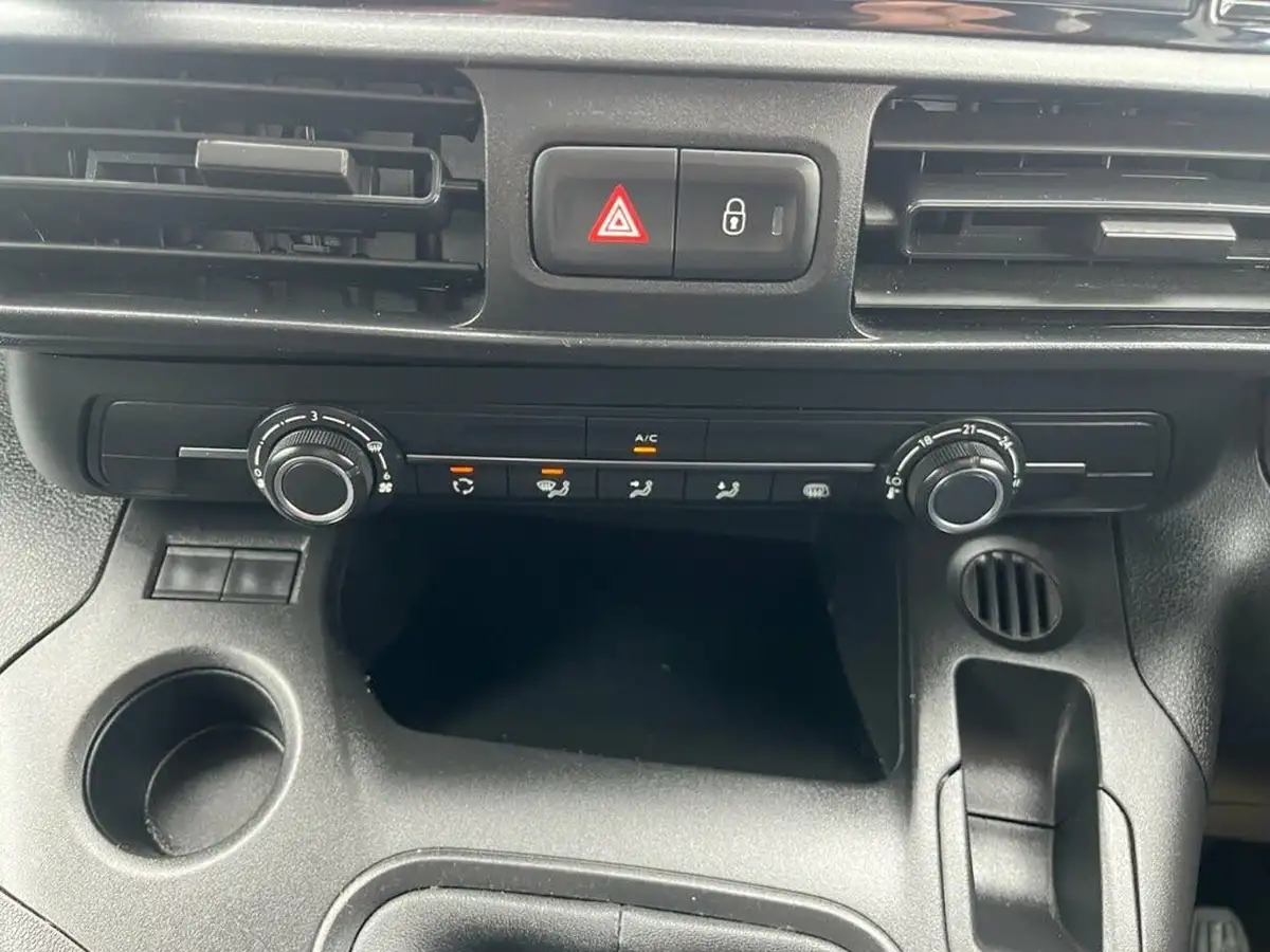 2022-toyota-proace-city-15d-active-big-30
