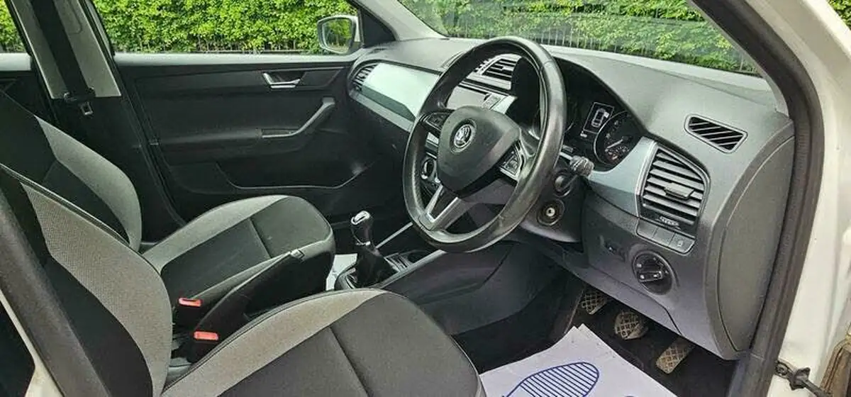 2015-skoda-fabia-12-tsi-se-109ps-estate-big-23