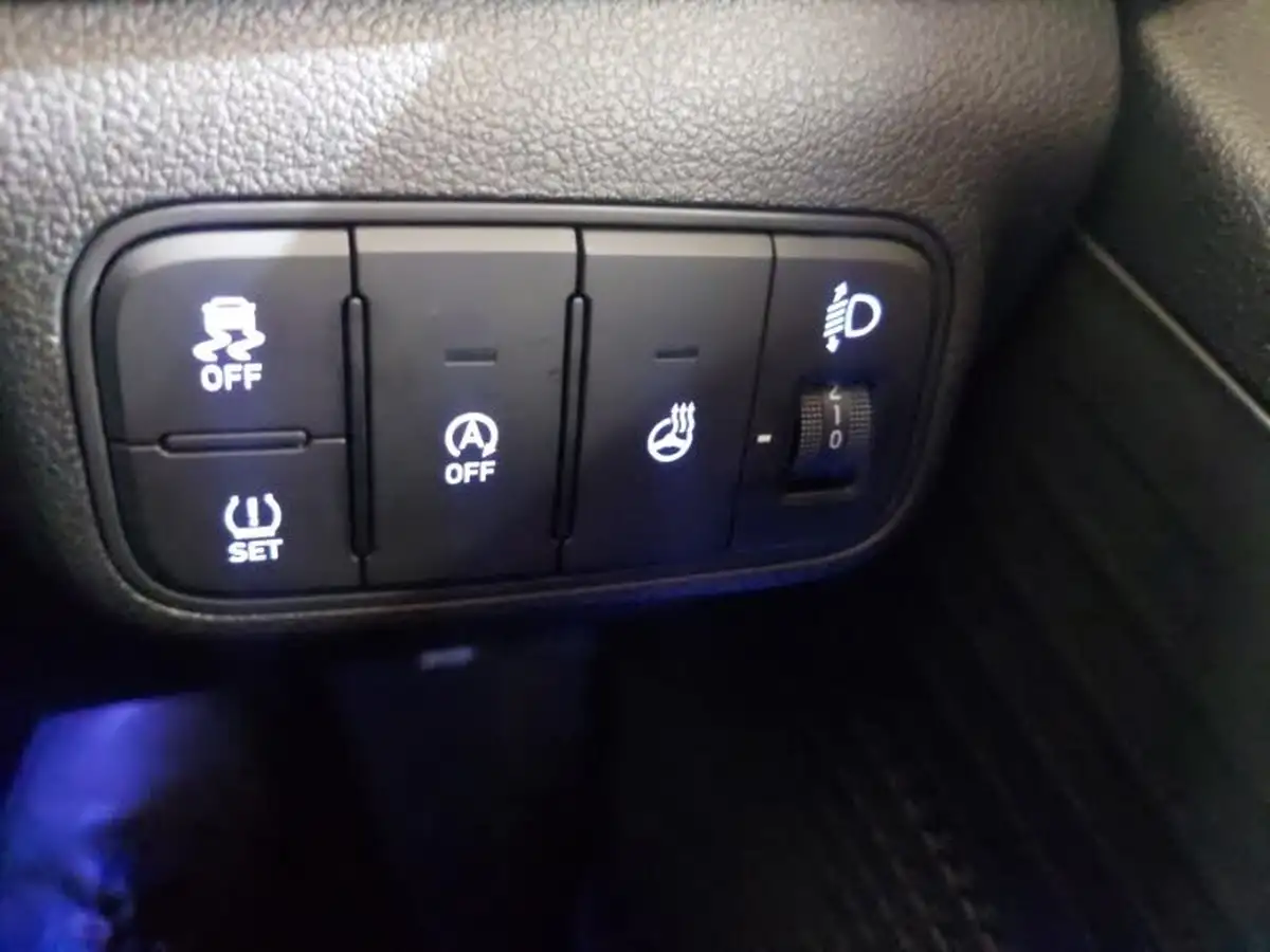 2024-hyundai-bayon-10-t-gdi-premium-100ps-two-tone-roof-big-18