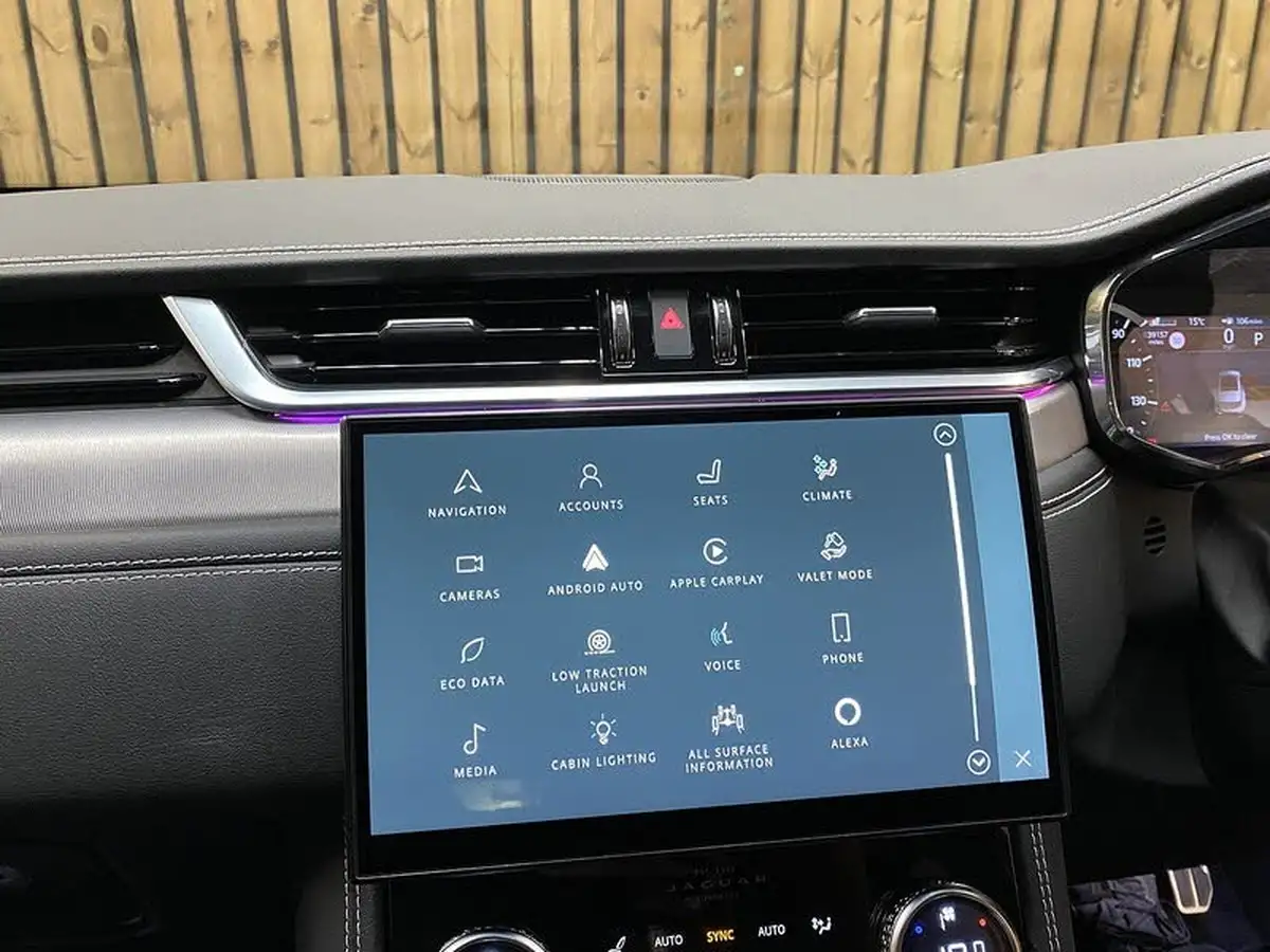 2022-jaguar-f-pace-20-d200-r-dynamic-se-big-36