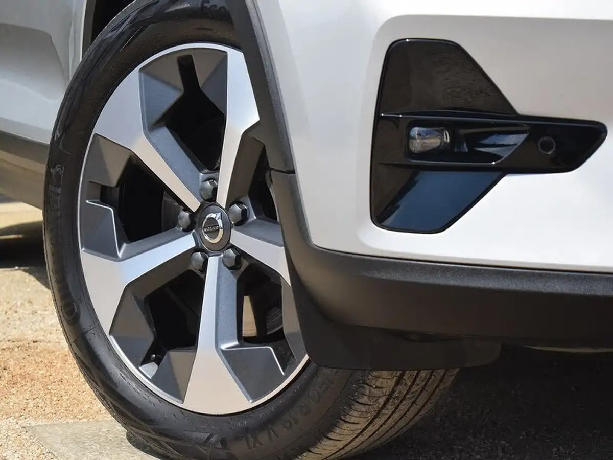 2022-volvo-xc40-20-b4-plus-awd-big-9