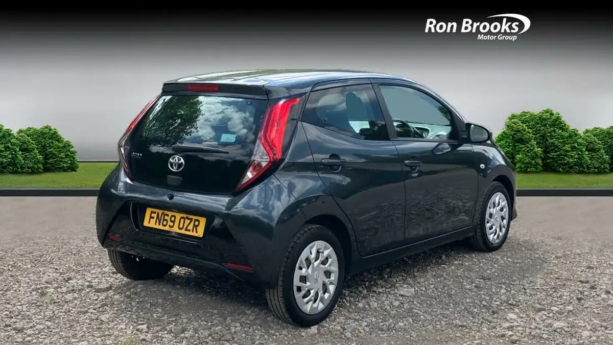 2019-toyota-aygo-10-vvt-i-x-play-tss-x-shift-big-1