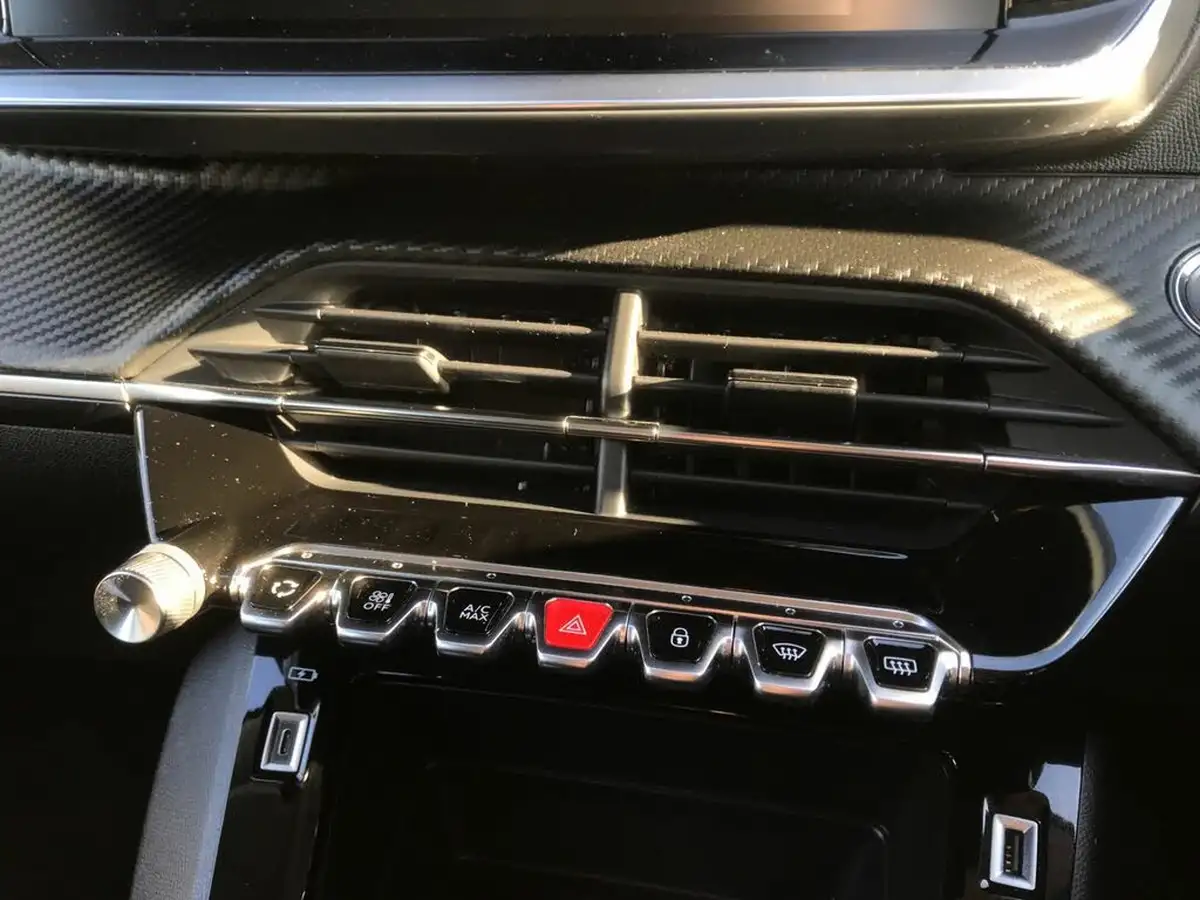 2020-peugeot-208-12-puretech-active-premium-75bhp-big-17